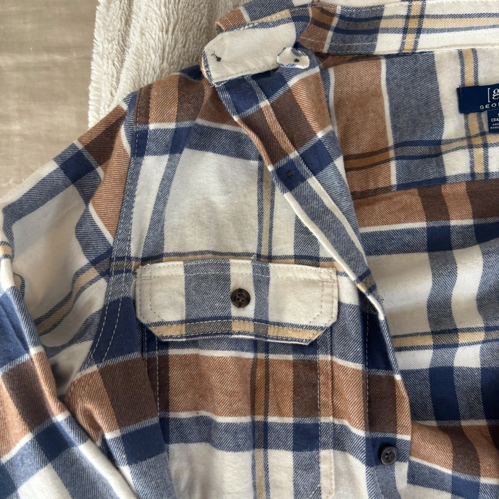 I’m selling a multi color flannel